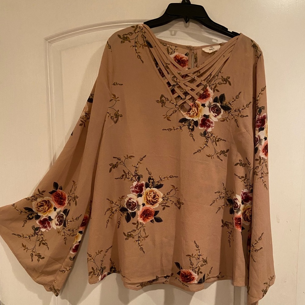 Entro Top, bell sleeves, XL, excellent condition